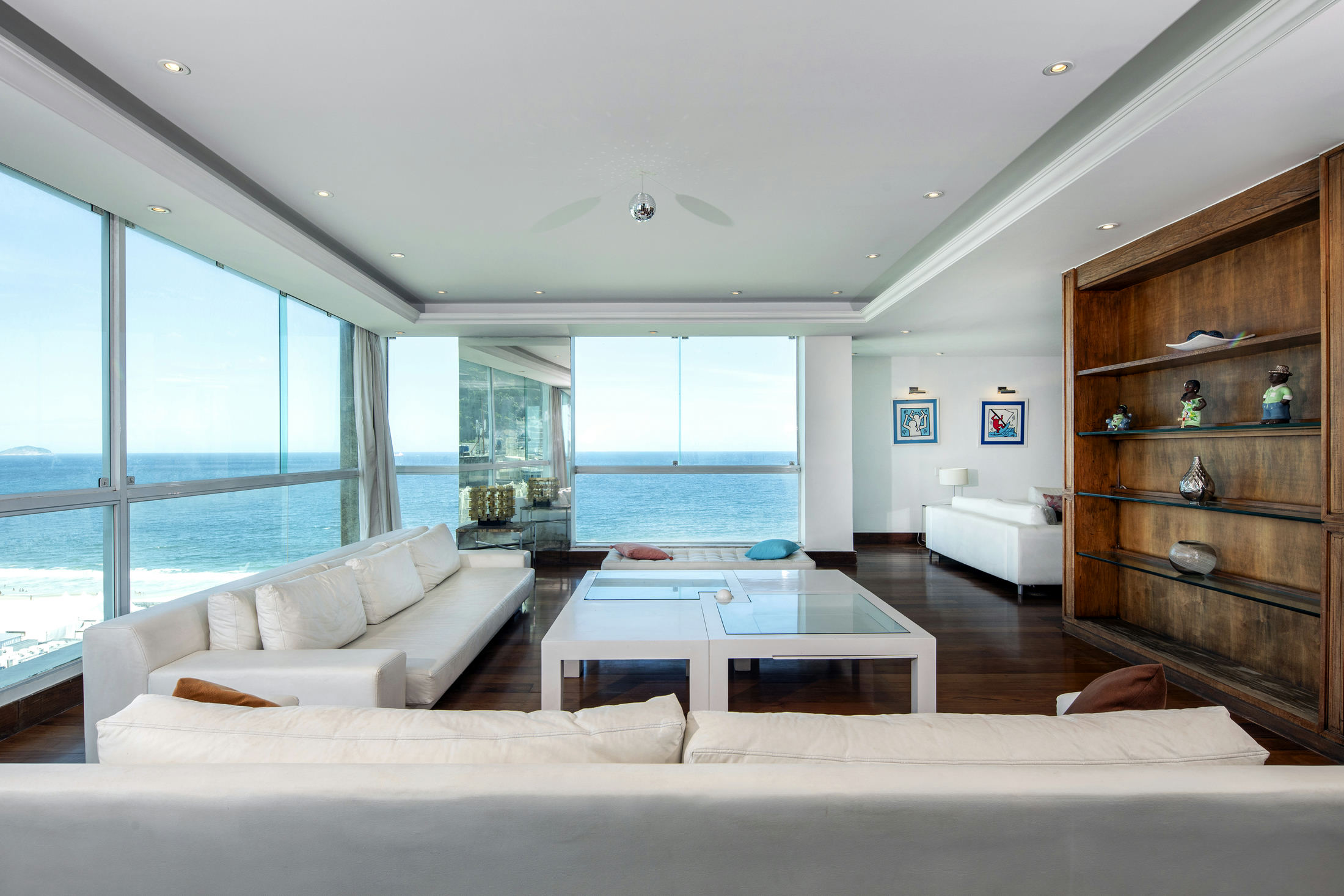 Luxurious Penthouse with 5 suites, a pool and a breathtaking view of all Copacabana's beach in Copacabana — photo 14