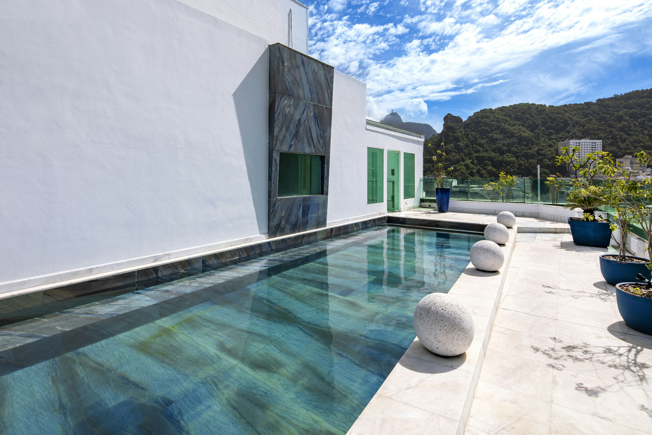 Luxurious Penthouse with 5 suites, a pool and a breathtaking view of all Copacabana's beach in Copacabana — photo 2