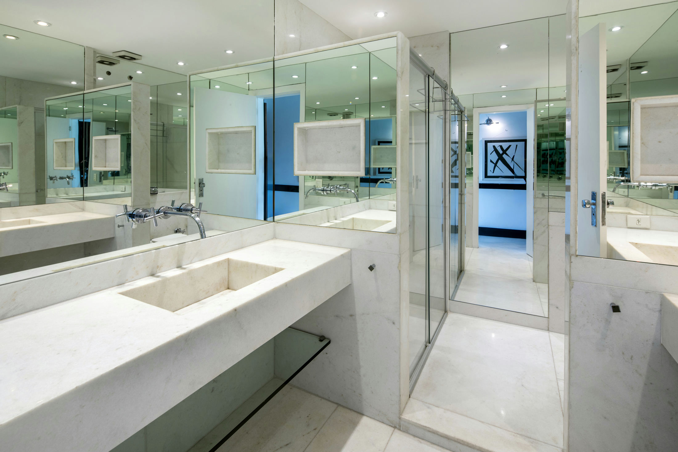 Luxurious Penthouse with 5 suites, a pool and a breathtaking view of all Copacabana's beach in Copacabana — photo 25