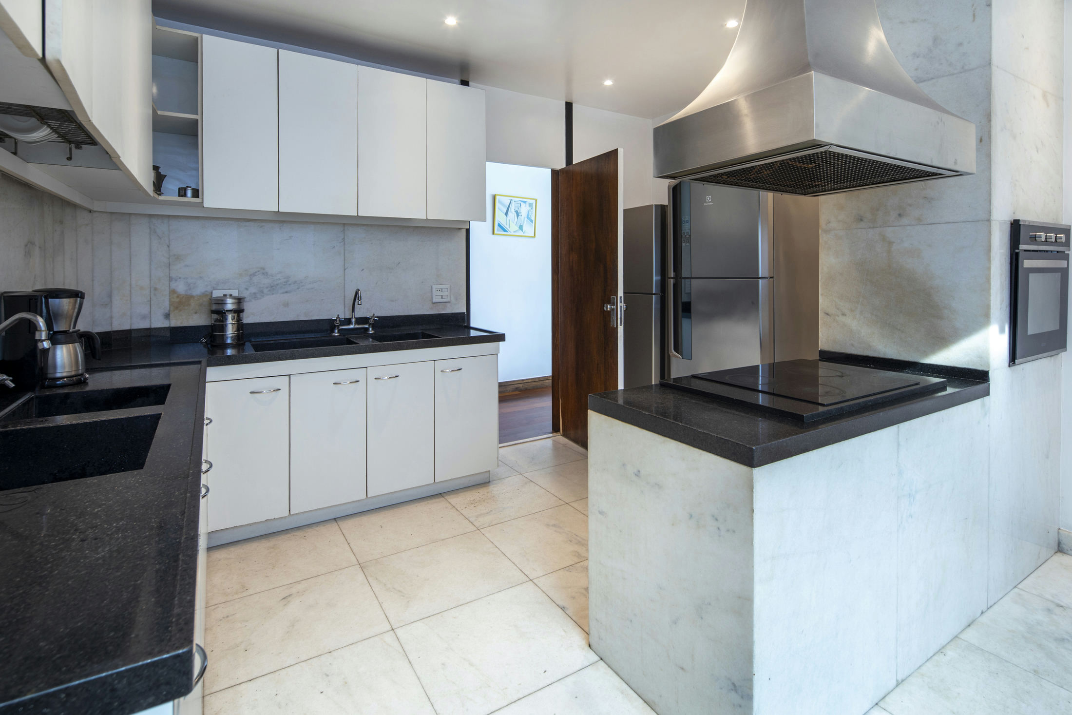 Luxurious Penthouse with 5 suites, a pool and a breathtaking view of all Copacabana's beach in Copacabana — photo 27