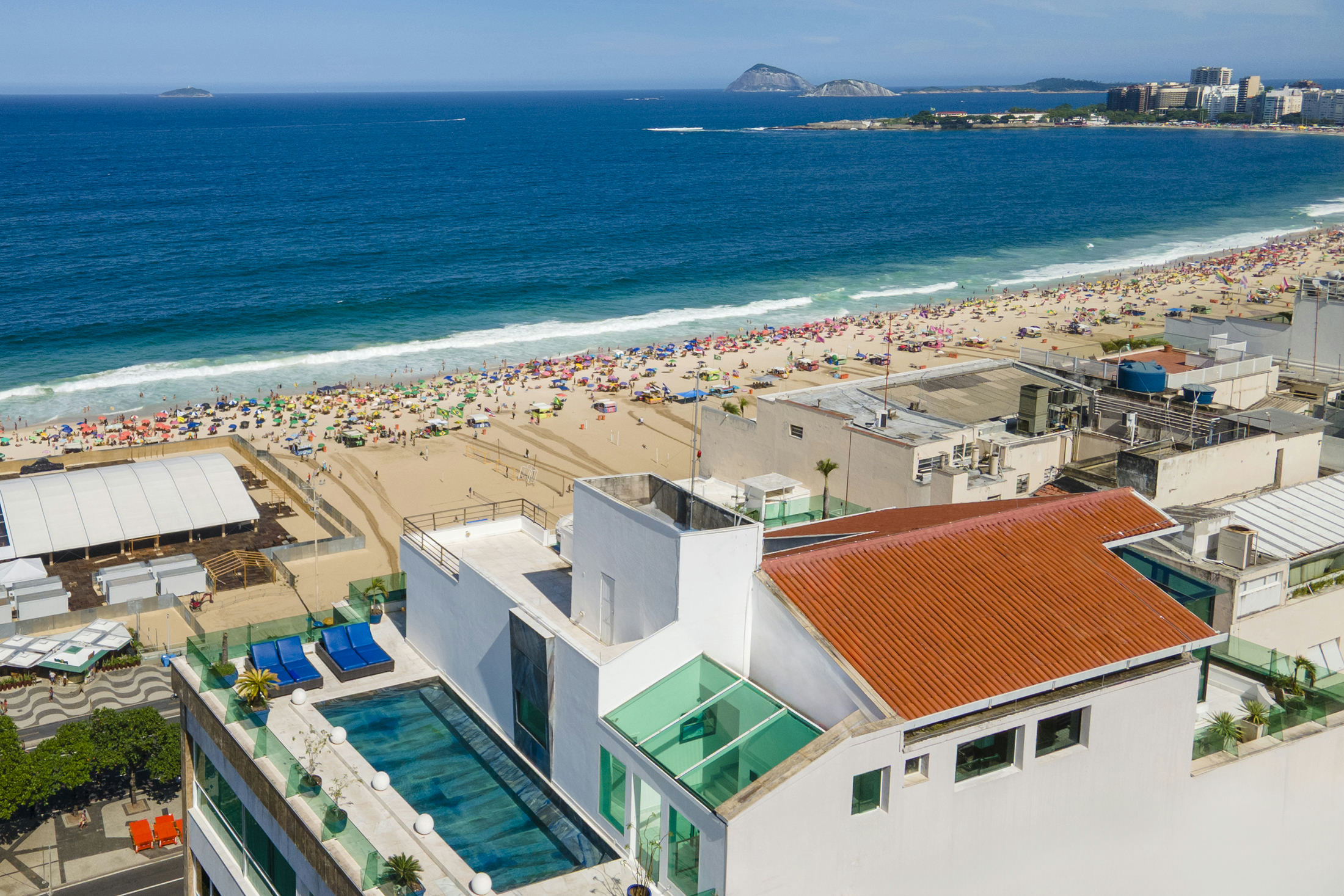 Luxurious Penthouse with 5 suites, a pool and a breathtaking view of all Copacabana's beach in Copacabana — photo 6