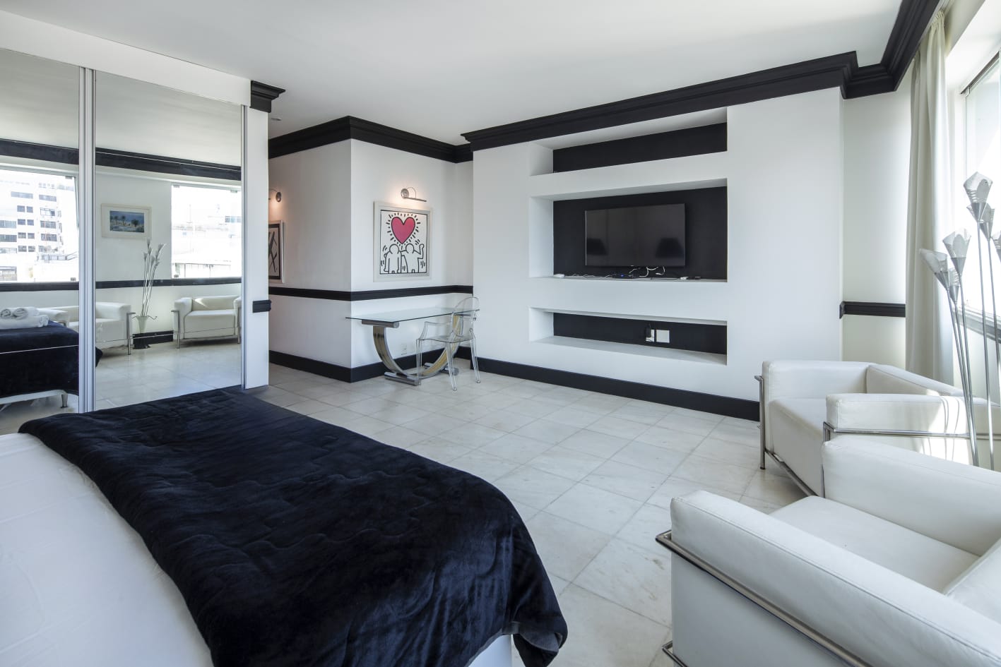 Luxurious Penthouse with 5 suites, a pool and a breathtaking view of all Copacabana's beach — photo 23 of 26 (duplex penthouse, Copacabana, Rio de Janeiro)