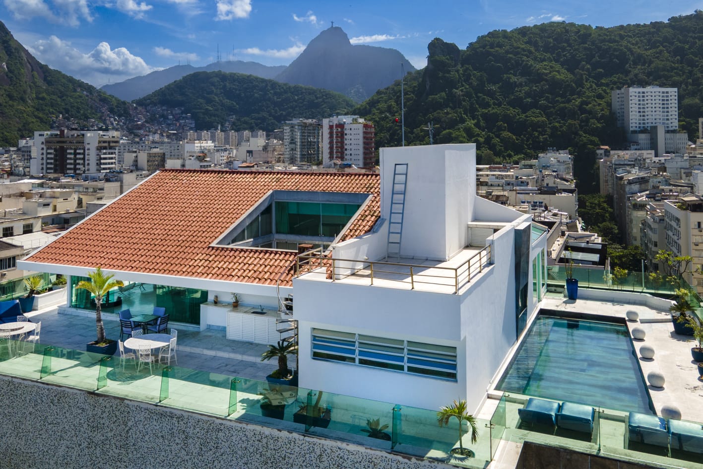 Luxurious Penthouse with 5 suites, a pool and a breathtaking view of all Copacabana's beach — photo 5 of 26 (duplex penthouse, Copacabana, Rio de Janeiro)