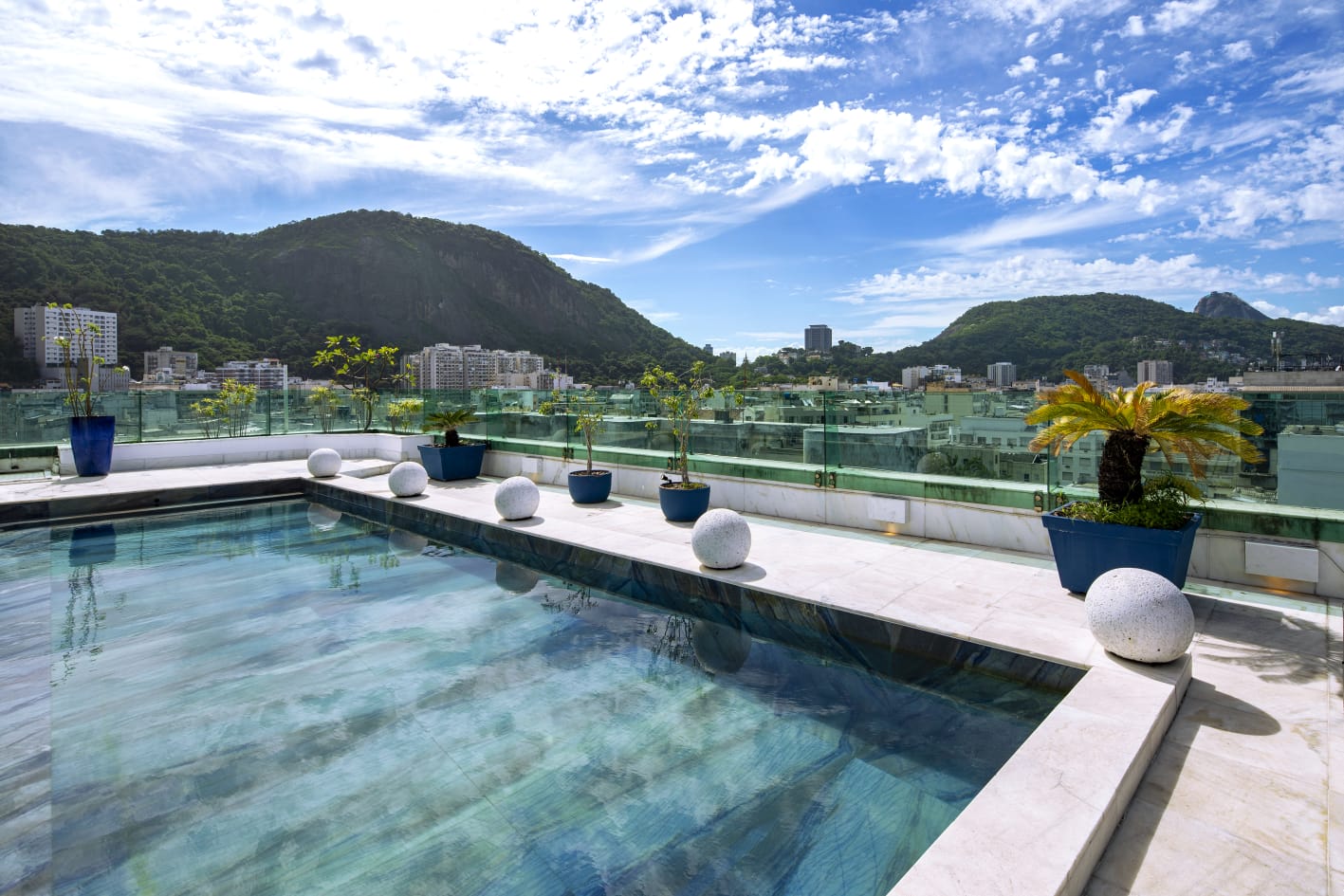 Luxurious Penthouse with 5 suites, a pool and a breathtaking view of all Copacabana's beach — photo 3 of 26 (duplex penthouse, Copacabana, Rio de Janeiro)