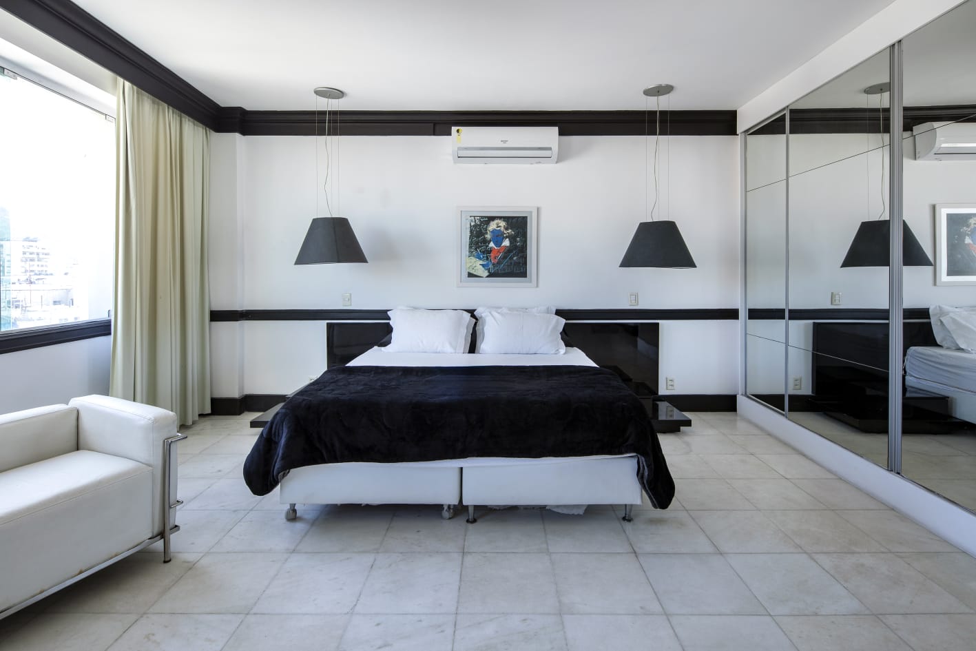 Luxurious Penthouse with 5 suites, a pool and a breathtaking view of all Copacabana's beach — photo 22 of 26 (duplex penthouse, Copacabana, Rio de Janeiro)