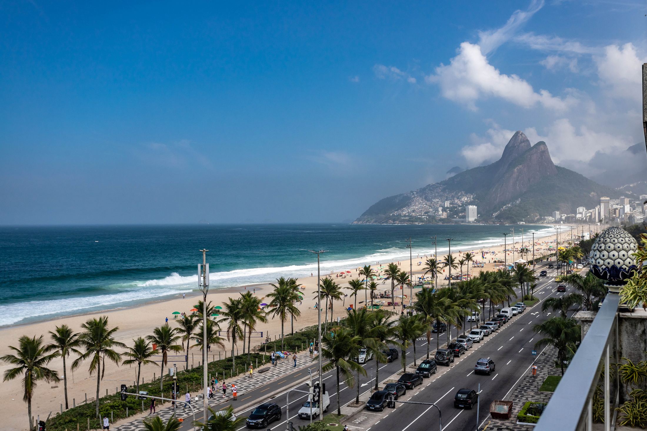 Ipanema beach and the Dois Irmãos mountain at the end of the sand, Rio de Janeiro