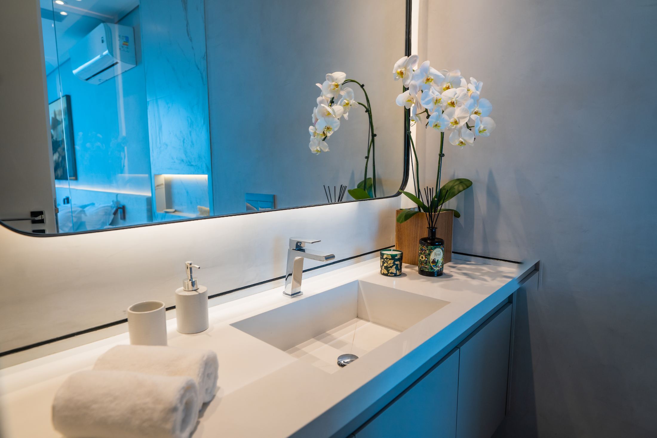 The Crown Jewel of Vidigal - Spectacular Duplex Penthouse with 4 Luxury Suites in Vidigal — photo 25