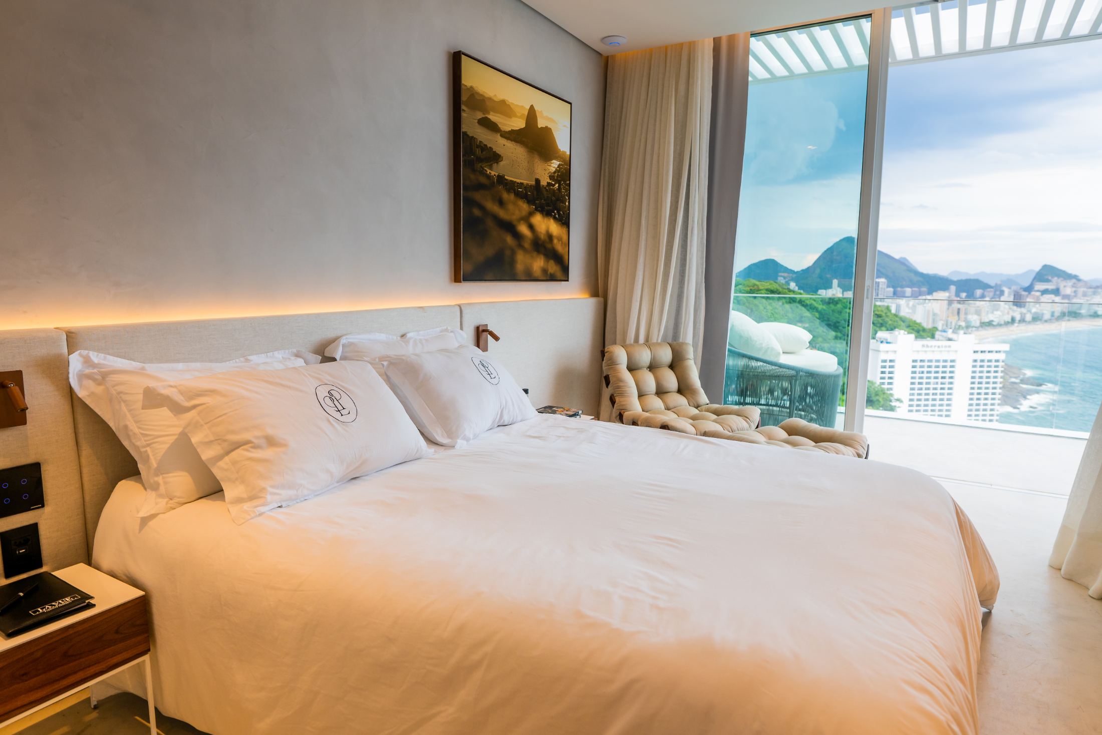 The Crown Jewel of Vidigal - Spectacular Duplex Penthouse with 4 Luxury Suites in Vidigal — photo 22