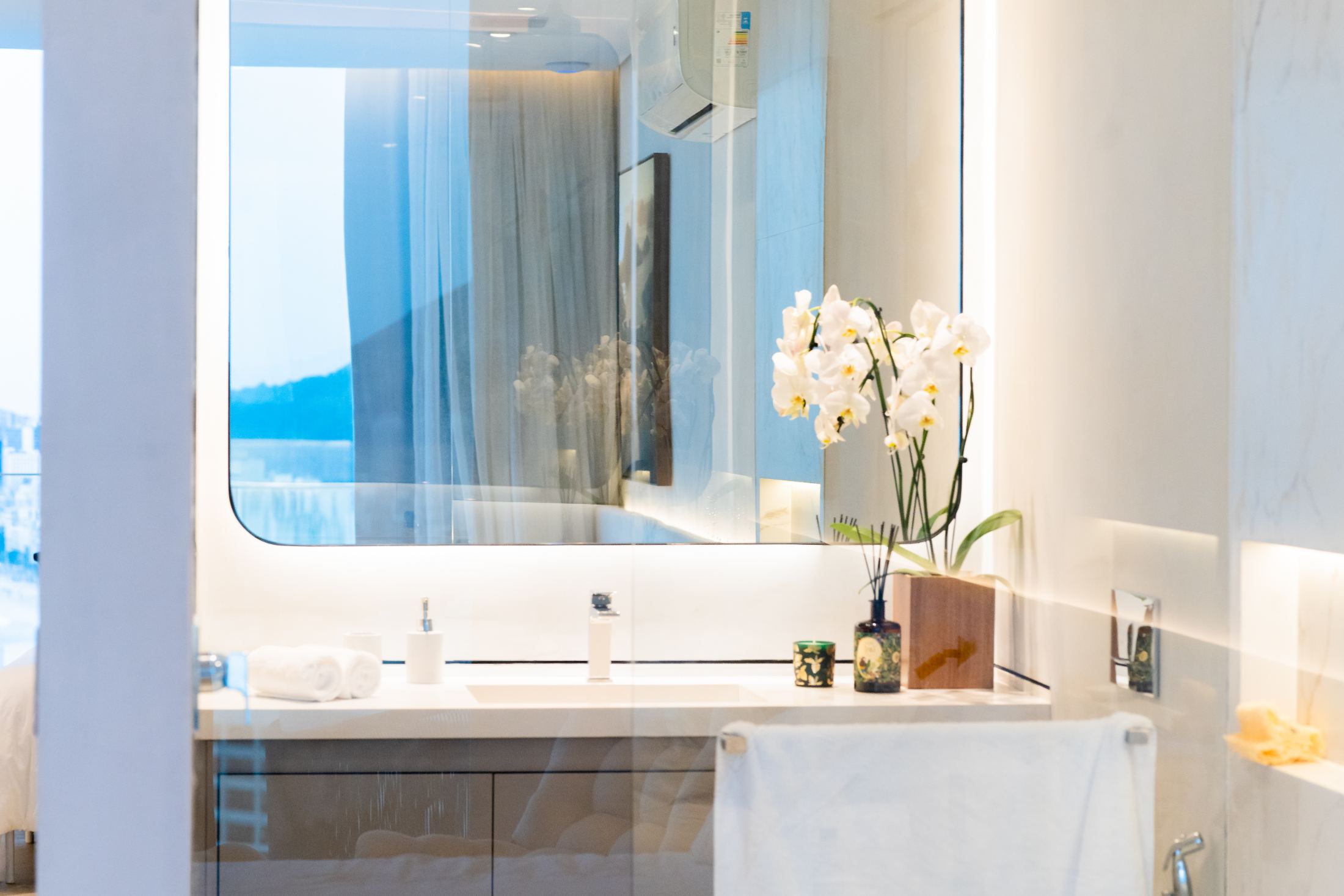 The Crown Jewel of Vidigal - Spectacular Duplex Penthouse with 4 Luxury Suites in Vidigal — photo 24