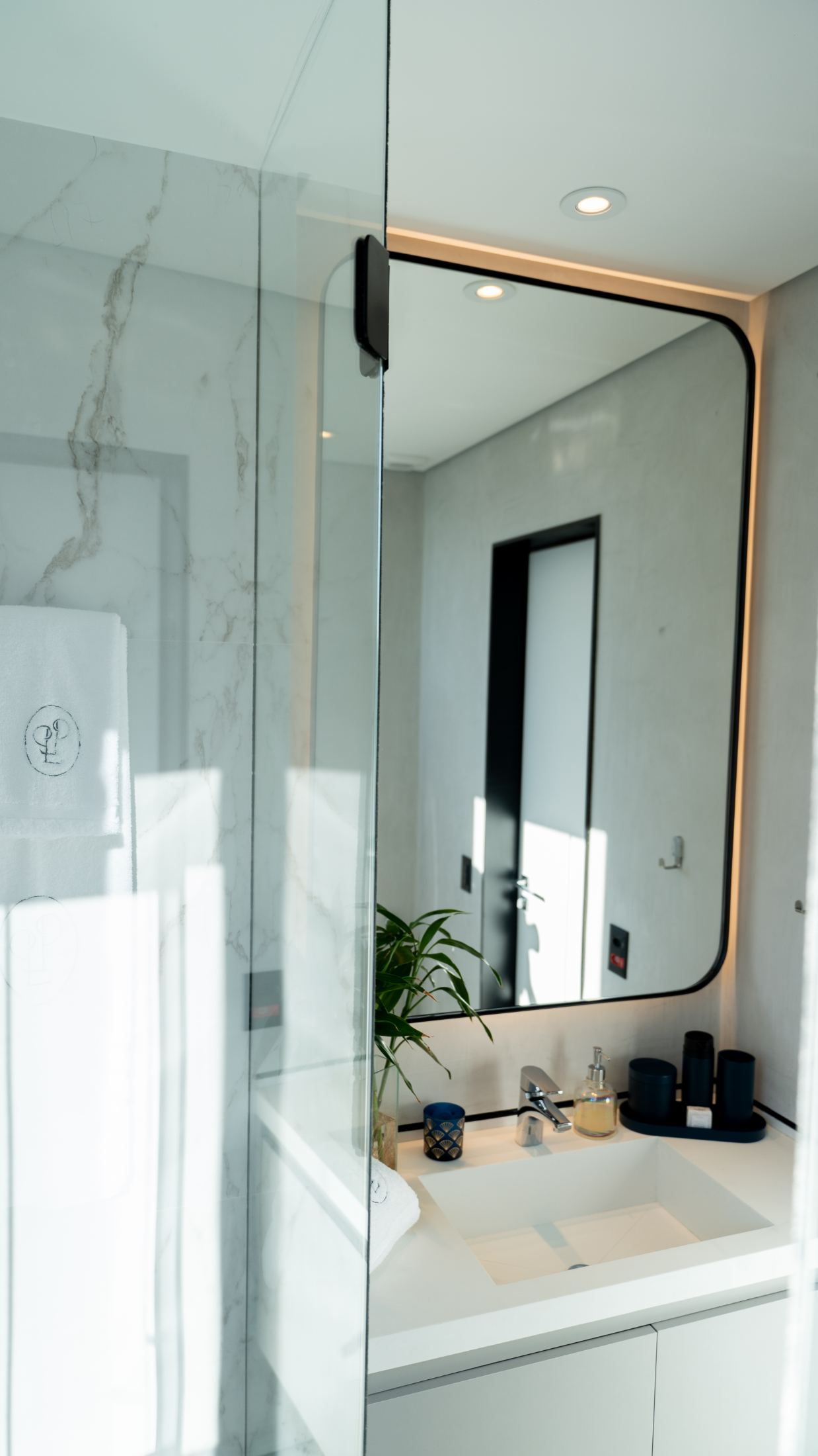 The Crown Jewel of Vidigal - Spectacular Duplex Penthouse with 4 Luxury Suites in Vidigal — photo 16