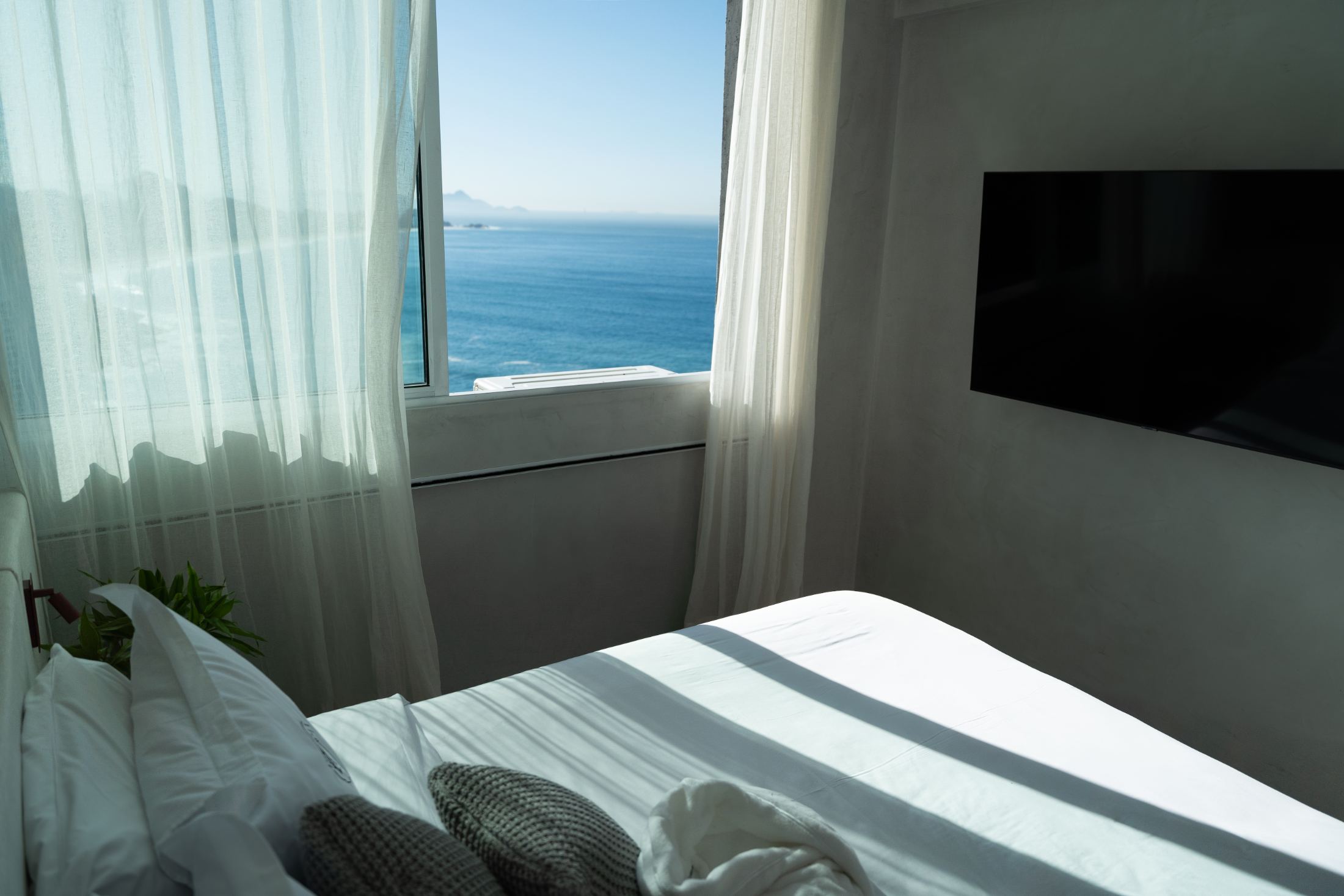 The Crown Jewel of Vidigal - Spectacular Duplex Penthouse with 4 Luxury Suites in Vidigal — photo 15