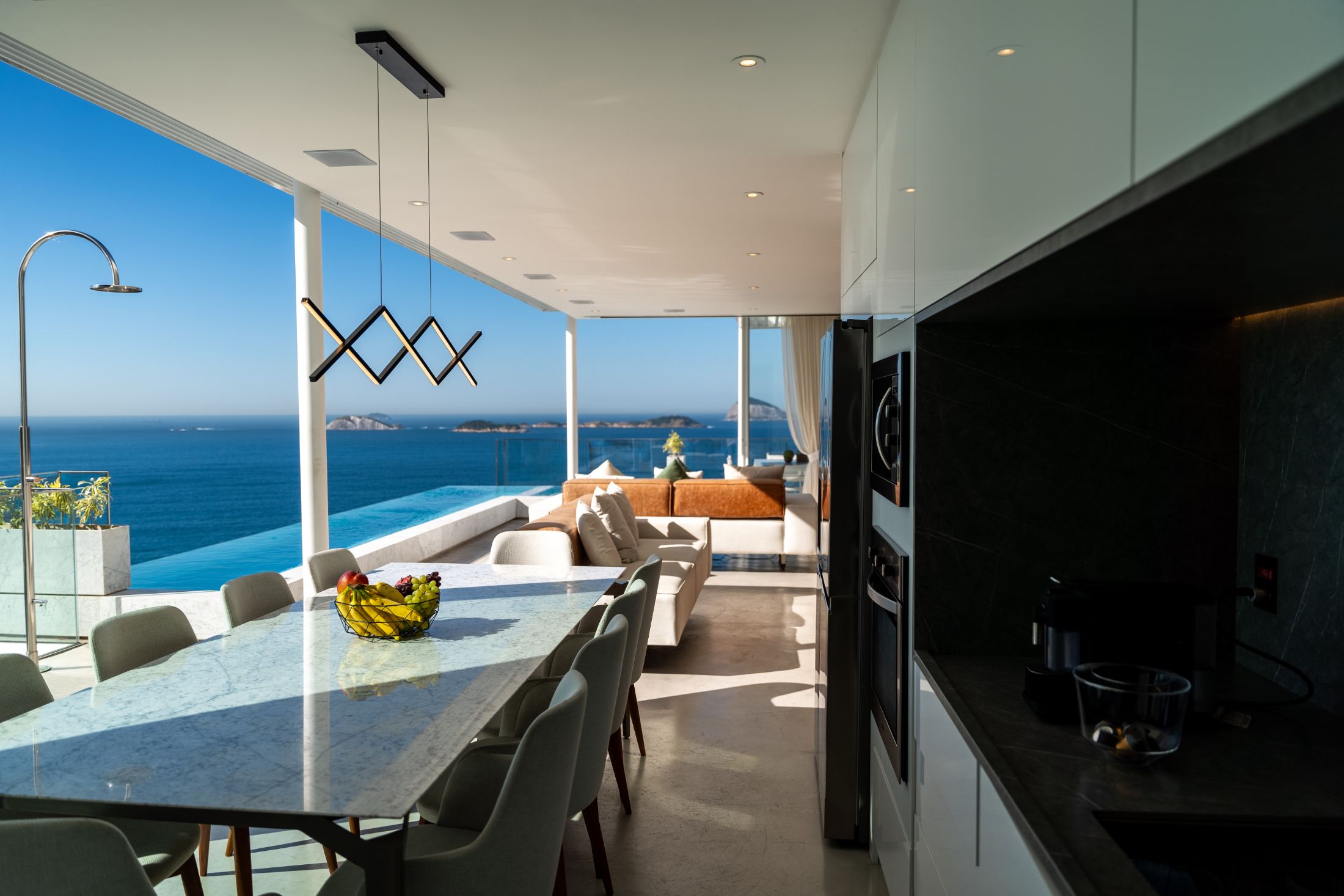 The Crown Jewel of Vidigal - Spectacular Duplex Penthouse with 4 Luxury Suites in Vidigal — photo 4