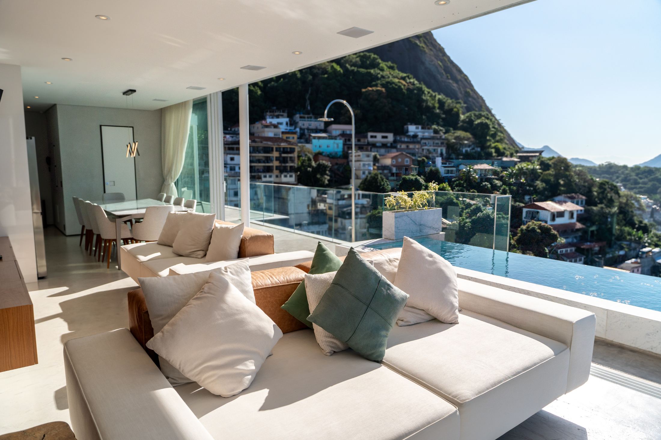 The Crown Jewel of Vidigal - Spectacular Duplex Penthouse with 4 Luxury Suites in Vidigal — photo 6
