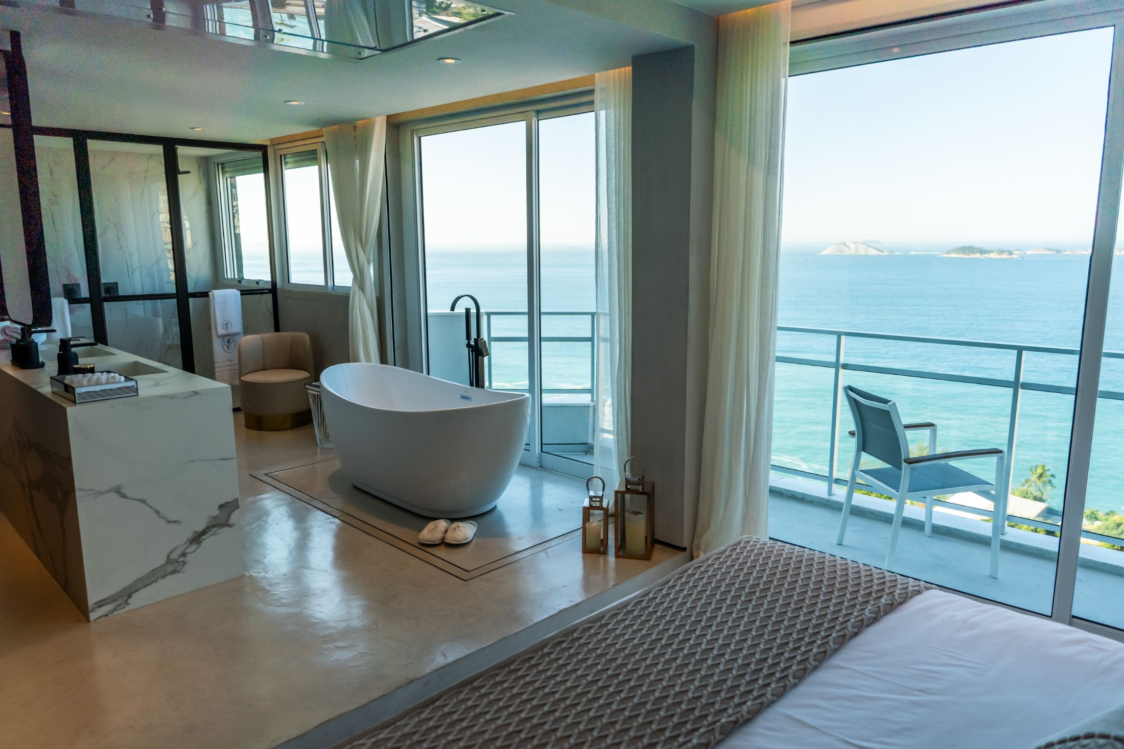 The Crown Jewel of Vidigal - Spectacular Duplex Penthouse with 4 Luxury Suites in Vidigal — photo 11