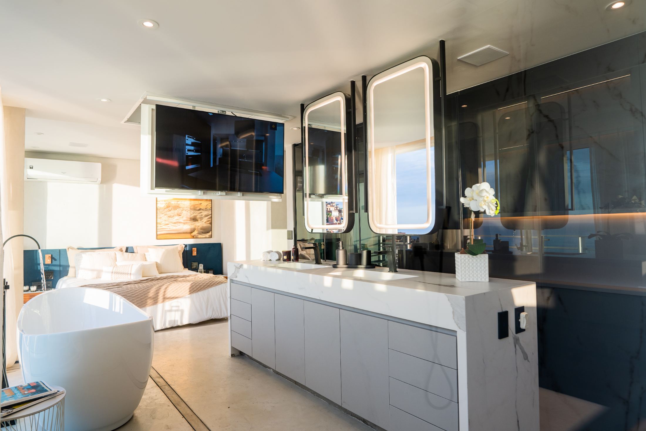 The Crown Jewel of Vidigal - Spectacular Duplex Penthouse with 4 Luxury Suites in Vidigal — photo 12