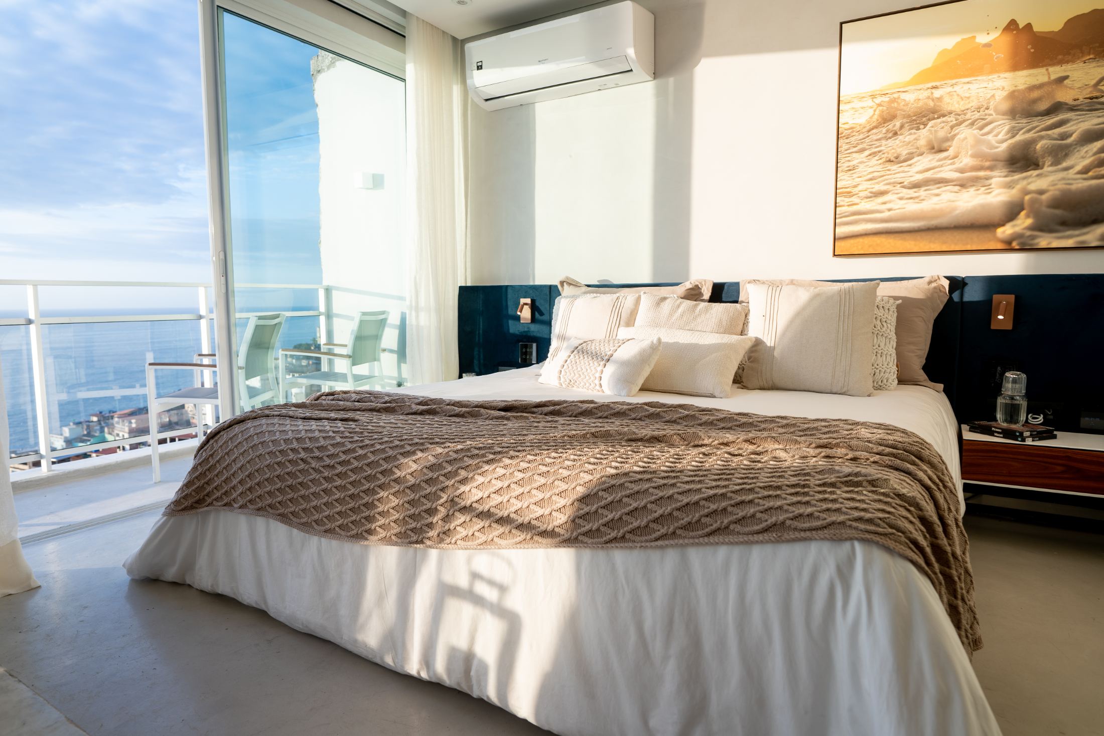 The Crown Jewel of Vidigal - Spectacular Duplex Penthouse with 4 Luxury Suites in Vidigal — photo 9