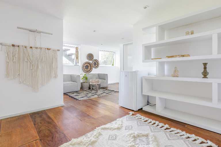 An Architectural Masterpiece Above the Atlantic with Refined Interiors & Oceanfront Living — photo 40 of 64 (villa, Joá, Rio de Janeiro)