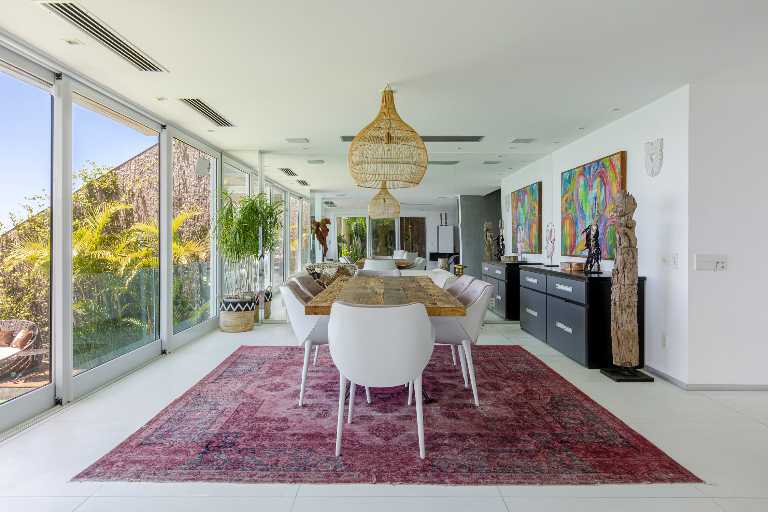 An Architectural Masterpiece Above the Atlantic with Refined Interiors & Oceanfront Living — photo 32 of 64 (villa, Joá, Rio de Janeiro)