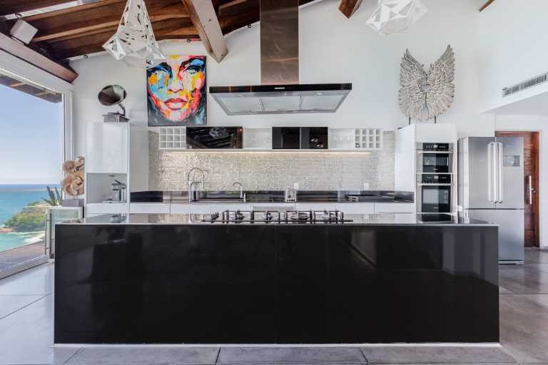 An Architectural Masterpiece Above the Atlantic with Refined Interiors & Oceanfront Living — photo 21 of 64 (villa, Joá, Rio de Janeiro)
