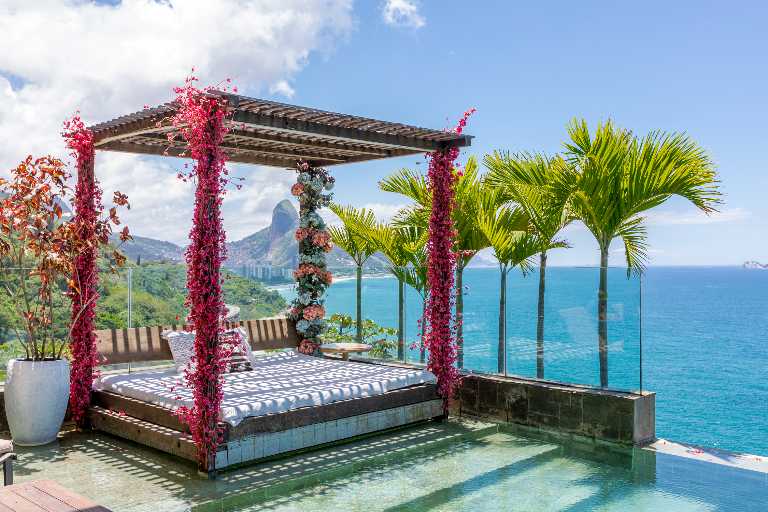 An Architectural Masterpiece Above the Atlantic with Refined Interiors & Oceanfront Living — photo 7 of 64 (villa, Joá, Rio de Janeiro)