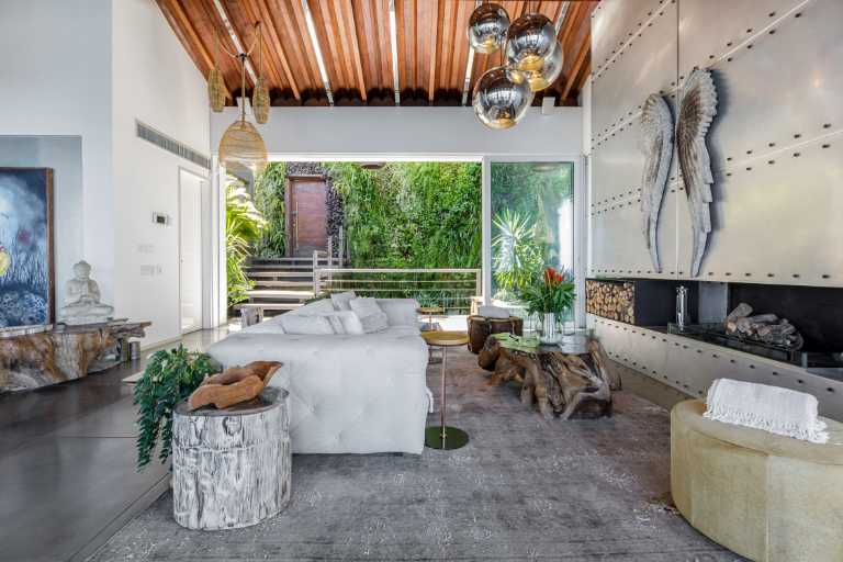 An Architectural Masterpiece Above the Atlantic with Refined Interiors & Oceanfront Living — photo 20 of 64 (villa, Joá, Rio de Janeiro)