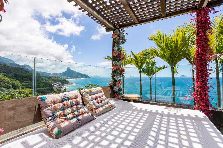An Architectural Masterpiece Above the Atlantic with Refined Interiors & Oceanfront Living — photo 5 of 64 (villa, Joá, Rio de Janeiro)