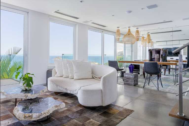 An Architectural Masterpiece Above the Atlantic with Refined Interiors & Oceanfront Living — photo 35 of 64 (villa, Joá, Rio de Janeiro)