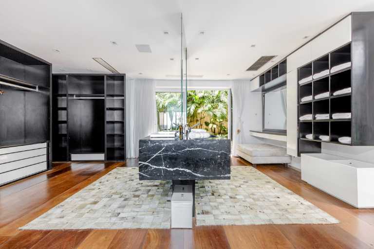 An Architectural Masterpiece Above the Atlantic with Refined Interiors & Oceanfront Living — photo 27 of 64 (villa, Joá, Rio de Janeiro)