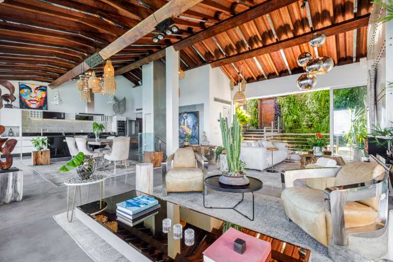 An Architectural Masterpiece Above the Atlantic with Refined Interiors & Oceanfront Living — photo 18 of 64 (villa, Joá, Rio de Janeiro)