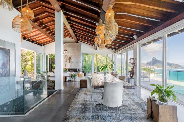 An Architectural Masterpiece Above the Atlantic with Refined Interiors & Oceanfront Living — photo 15 of 64 (villa, Joá, Rio de Janeiro)