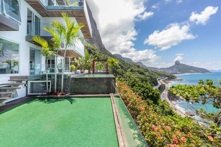 An Architectural Masterpiece Above the Atlantic with Refined Interiors & Oceanfront Living — photo 10 of 64 (villa, Joá, Rio de Janeiro)