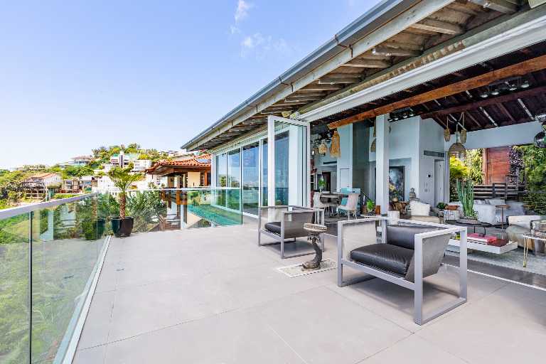 An Architectural Masterpiece Above the Atlantic with Refined Interiors & Oceanfront Living — photo 13 of 64 (villa, Joá, Rio de Janeiro)