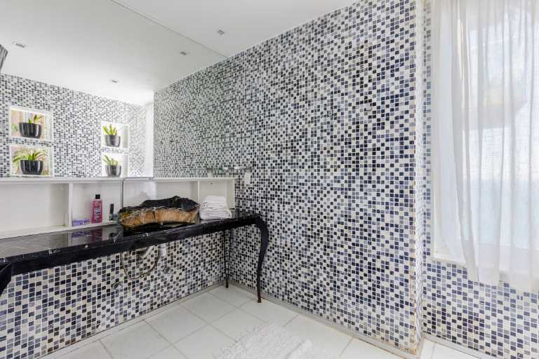 An Architectural Masterpiece Above the Atlantic with Refined Interiors & Oceanfront Living — photo 59 of 64 (villa, Joá, Rio de Janeiro)