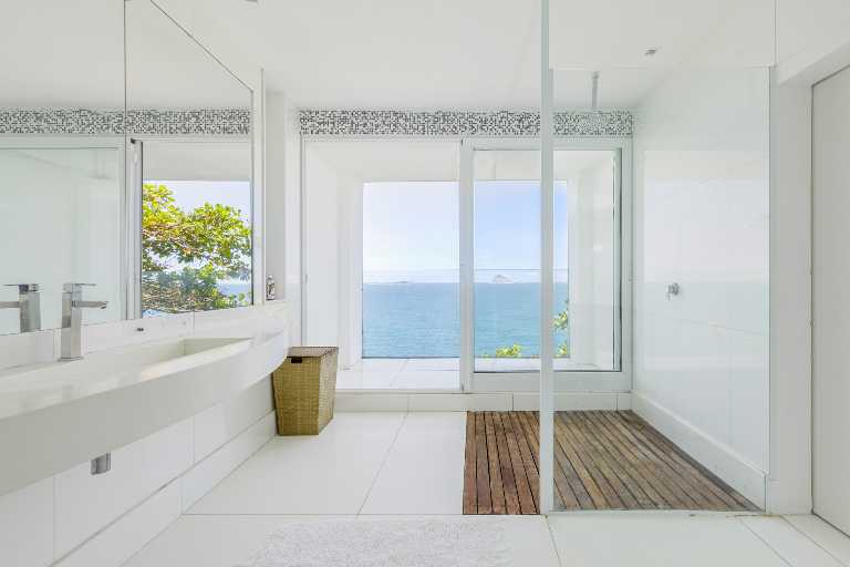 An Architectural Masterpiece Above the Atlantic with Refined Interiors & Oceanfront Living — photo 50 of 64 (villa, Joá, Rio de Janeiro)
