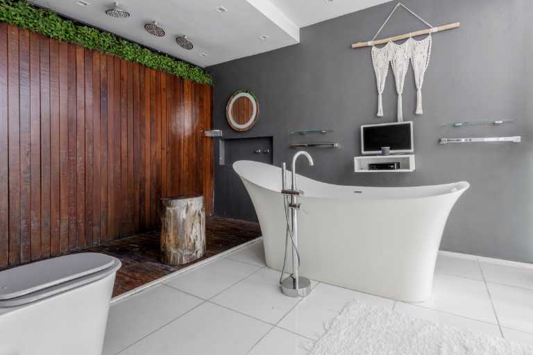 An Architectural Masterpiece Above the Atlantic with Refined Interiors & Oceanfront Living — photo 29 of 64 (villa, Joá, Rio de Janeiro)