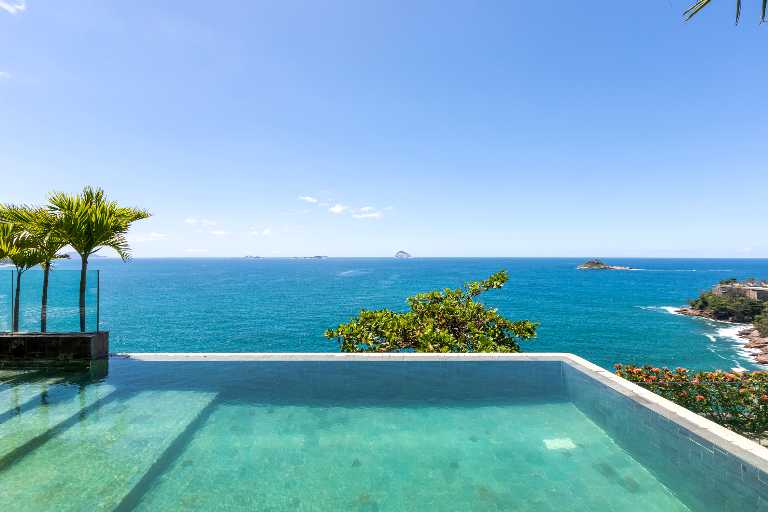 An Architectural Masterpiece Above the Atlantic with Refined Interiors & Oceanfront Living — photo 9 of 64 (villa, Joá, Rio de Janeiro)