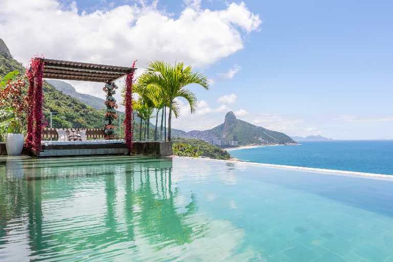 An Architectural Masterpiece Above the Atlantic with Refined Interiors & Oceanfront Living — photo 2 of 64 (villa, Joá, Rio de Janeiro)