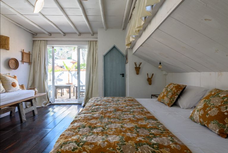 Spectacular house with 18 bedrooms in 10 separate apartments with private pools — photo 60 of 86 (house, Santa Teresa , Rio de Janeiro)