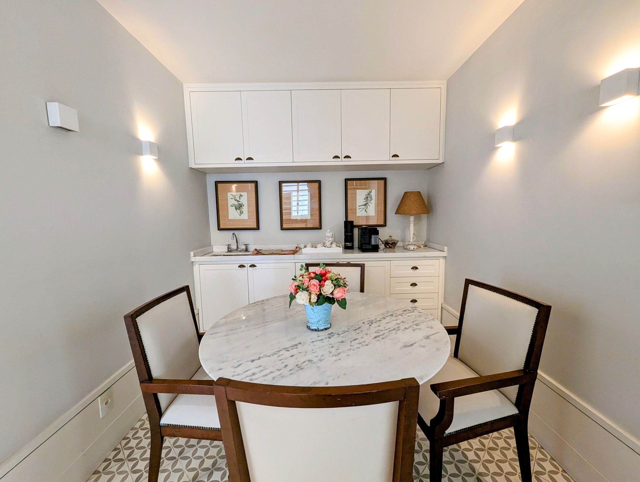 A spectacular 5-bedroom home—featuring 3 suites—with cinematic views of Christ the Redeemer and Sugarloaf Mountain. in Santa Teresa — photo 15