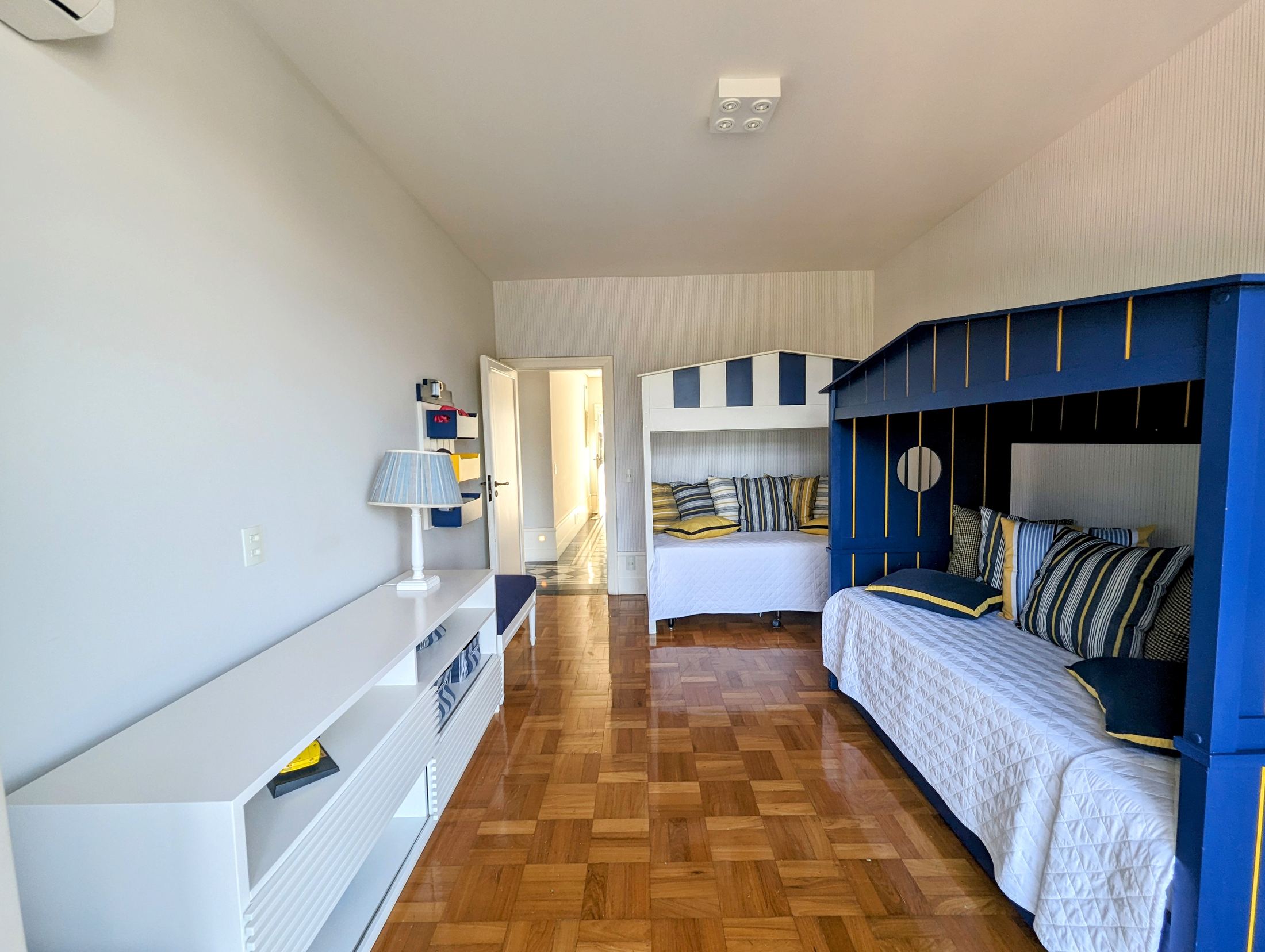 A spectacular 5-bedroom home—featuring 3 suites—with cinematic views of Christ the Redeemer and Sugarloaf Mountain. in Santa Teresa — photo 29