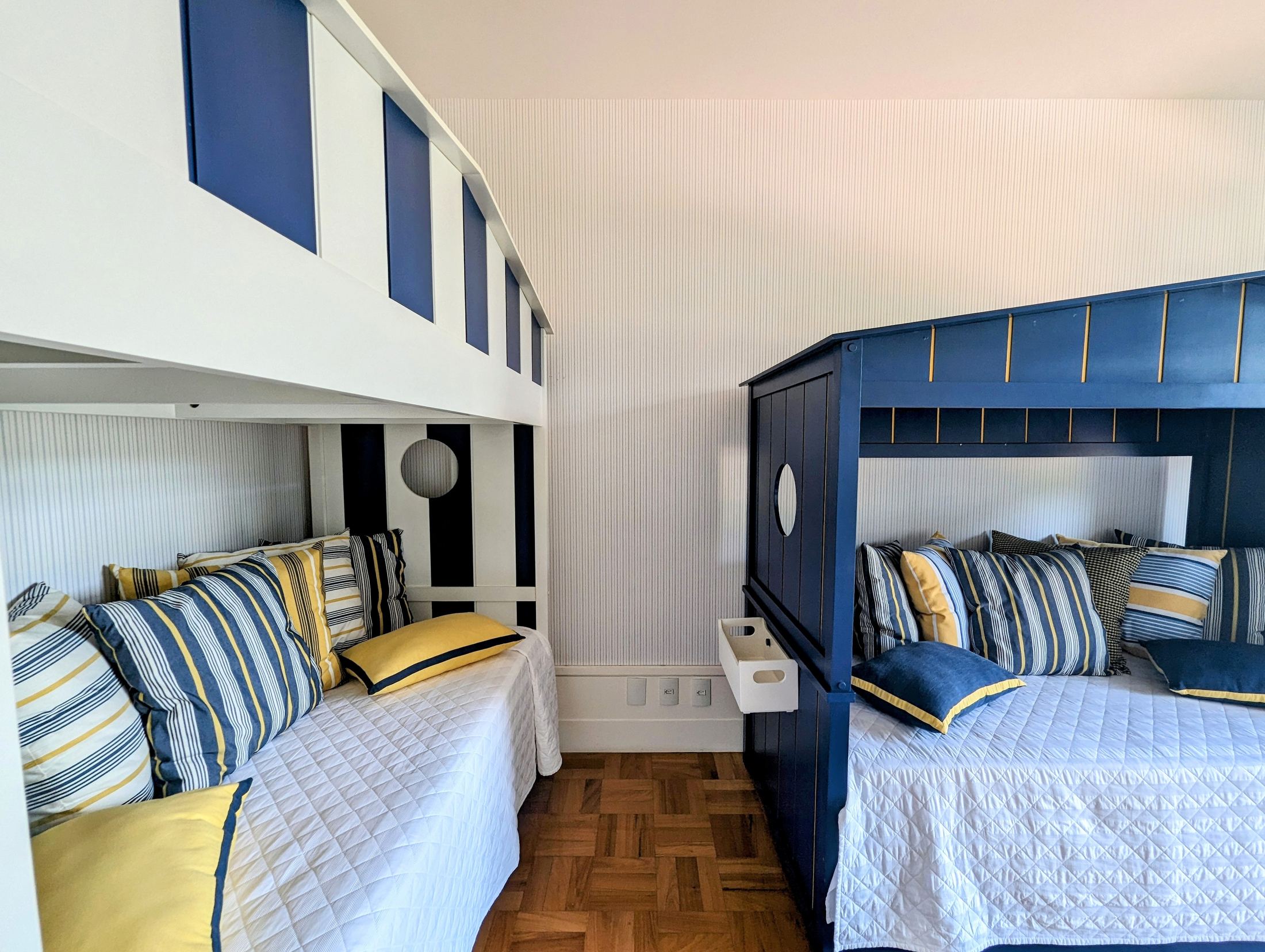 A spectacular 5-bedroom home—featuring 3 suites—with cinematic views of Christ the Redeemer and Sugarloaf Mountain. in Santa Teresa — photo 30