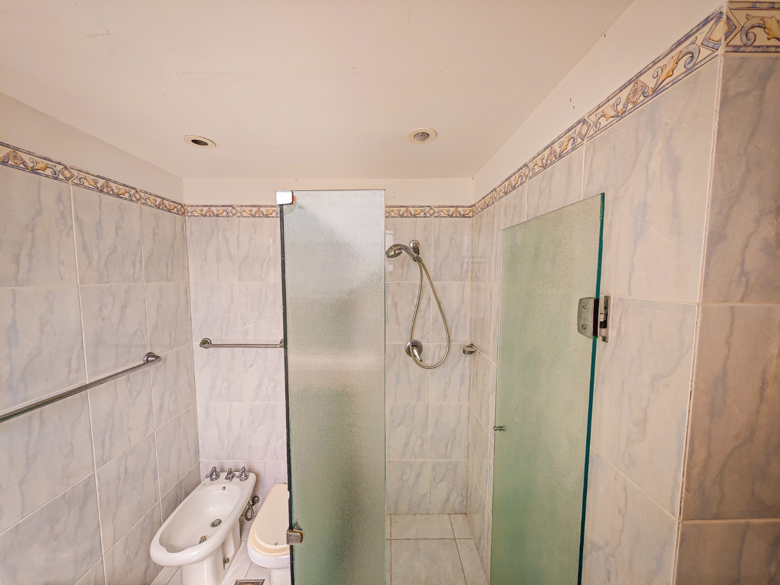 Superb apartment with 4 suites and a pool located in a prestigious building in Gávea in Gávea — photo 77
