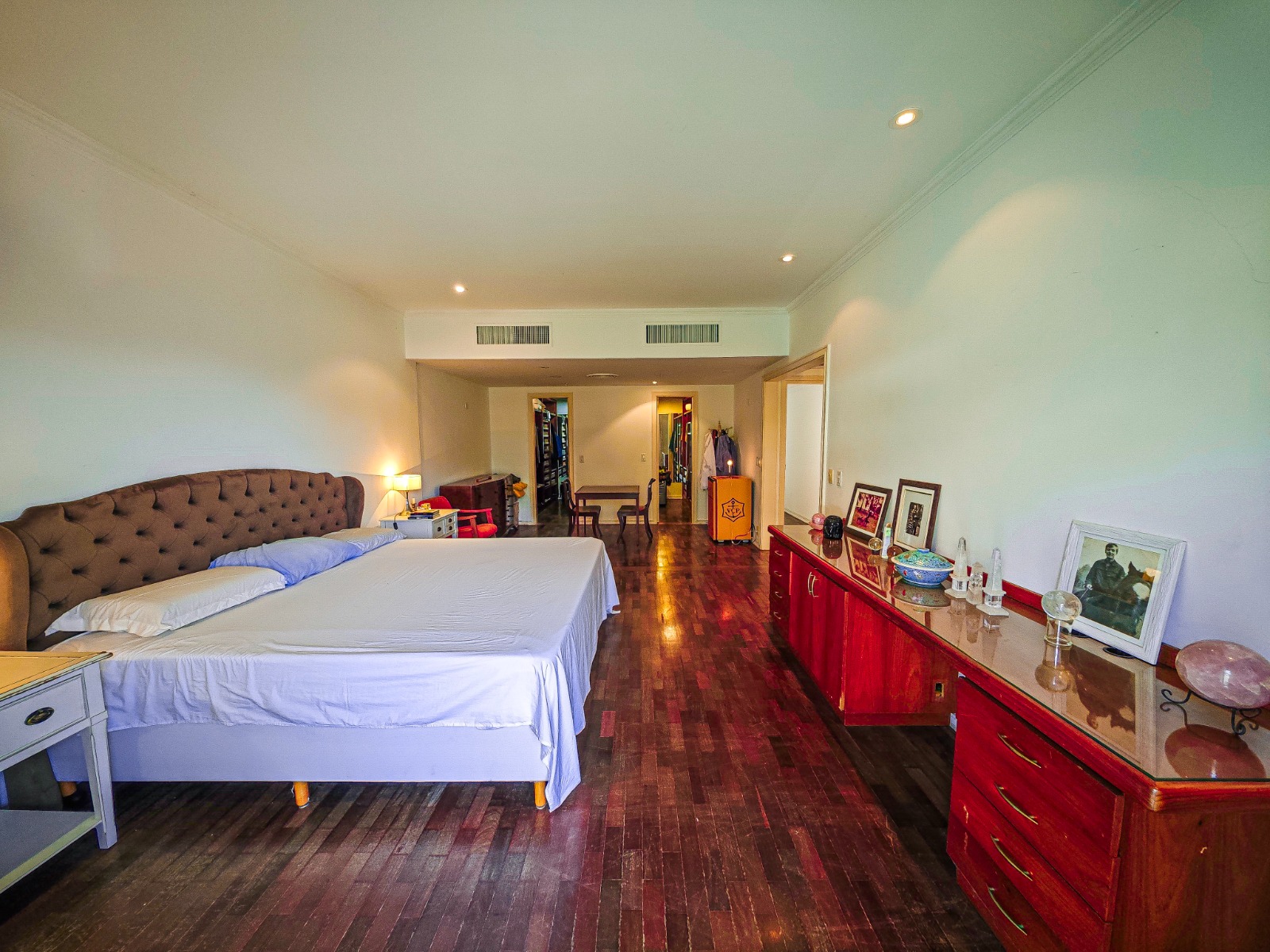 Superb apartment with 4 suites and a pool located in a prestigious building in Gávea in Gávea — photo 10