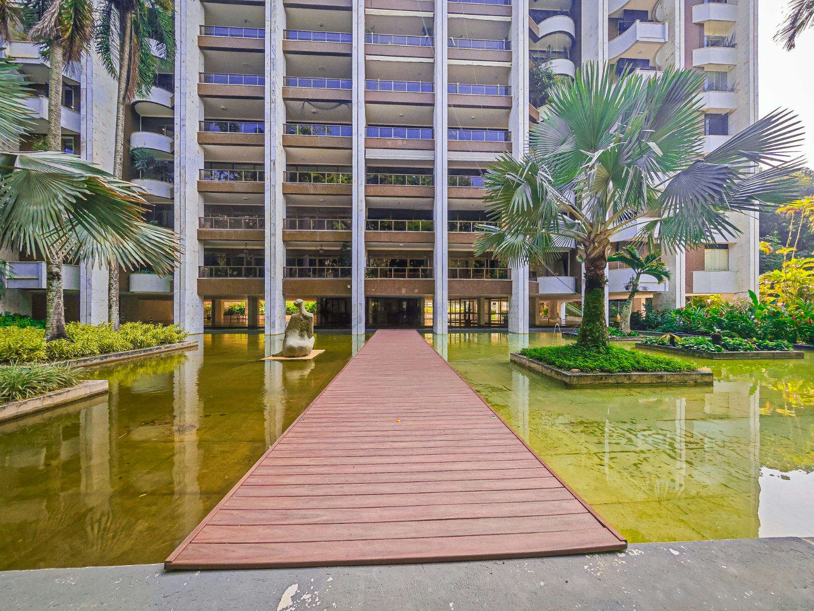 Superb apartment with 4 suites and a pool located in a prestigious building in Gávea — photo 44 of 77 (apartment, Gávea, Rio de Janeiro)