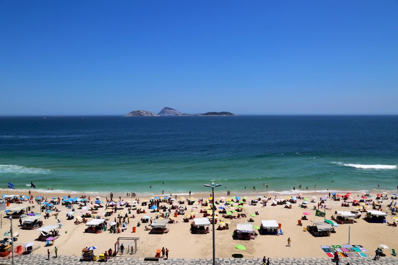 Duplex penthouse with 3 suites for sale on Ipanema's beach — photo 3 of 24 (penthouse, Ipanema, Rio de Janeiro)