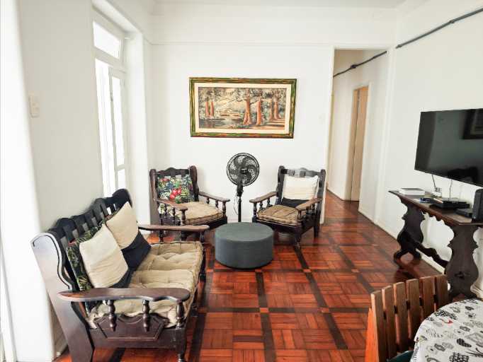 Three bedroom apartment to be renovated in the heart of Arpoador