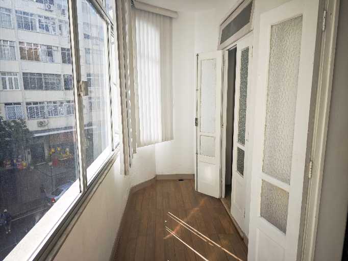 Three bedroom apartment to be renovated in the heart of Arpoador — photo 2 of 28 (apartment, Ipanema, Rio de Janeiro)