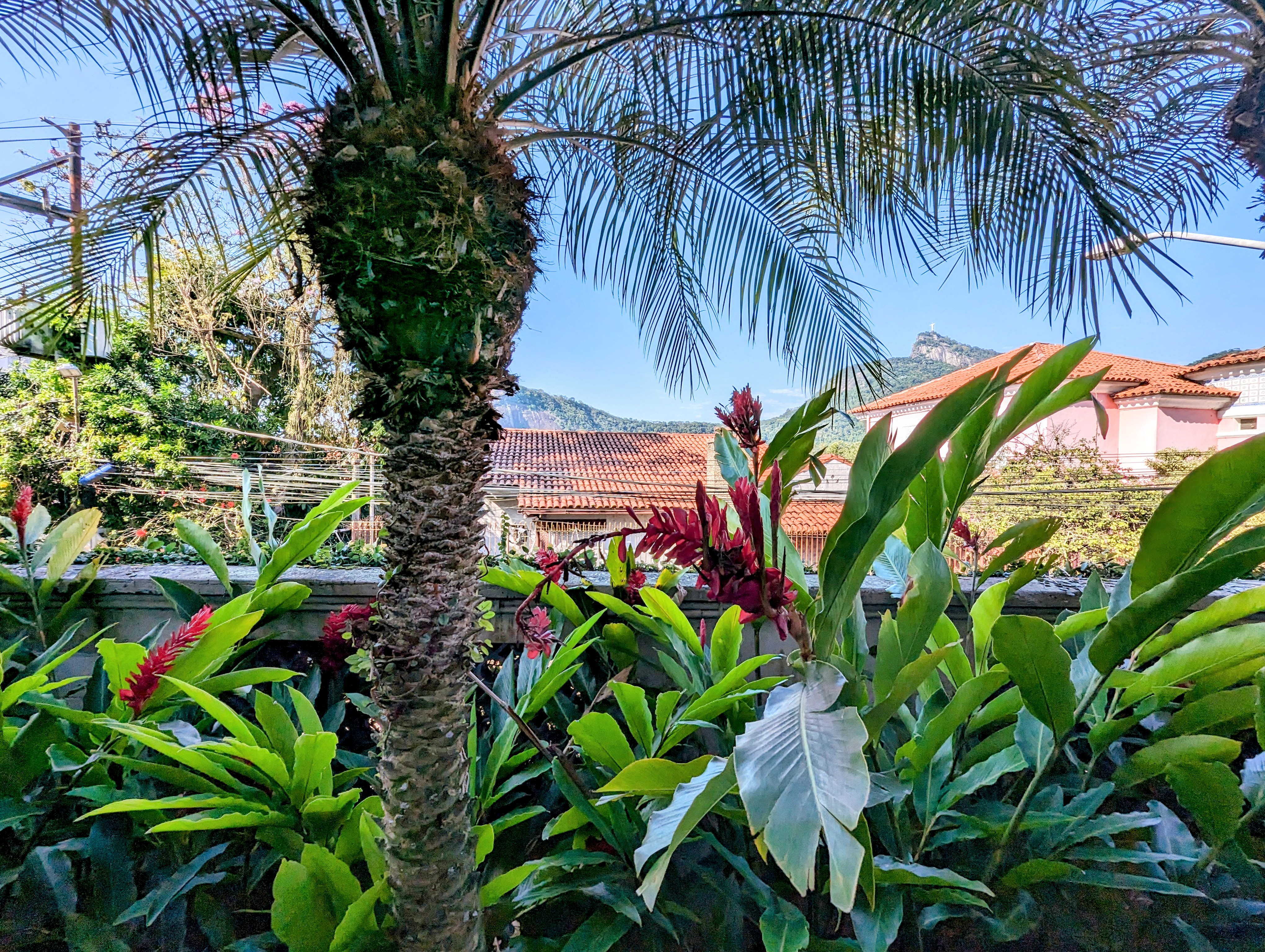 A spectacular 5-bedroom home—featuring 3 suites—with cinematic views of Christ the Redeemer and Sugarloaf Mountain. — photo 37 of 44 (house, Santa Teresa, Rio de Janeiro)
